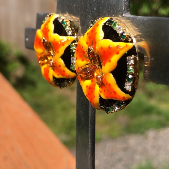 Lunch at the Ritz Lily A La Mode 🆕 Earrings - Picture 5 of 10